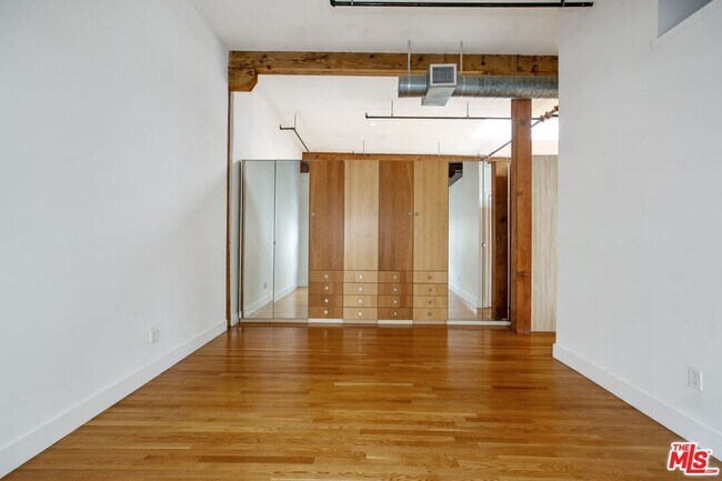 Building Photo - 215 S Santa Fe Ave