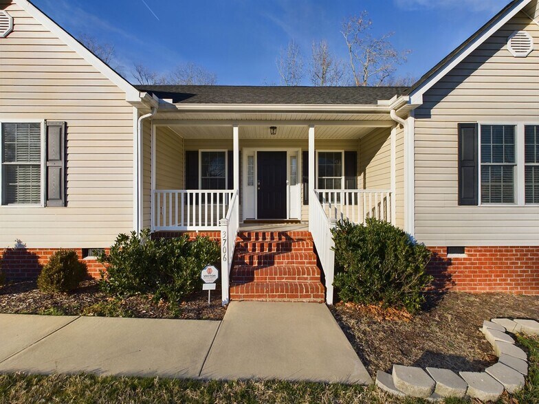 Building Photo - 3706 Perthshire Ln