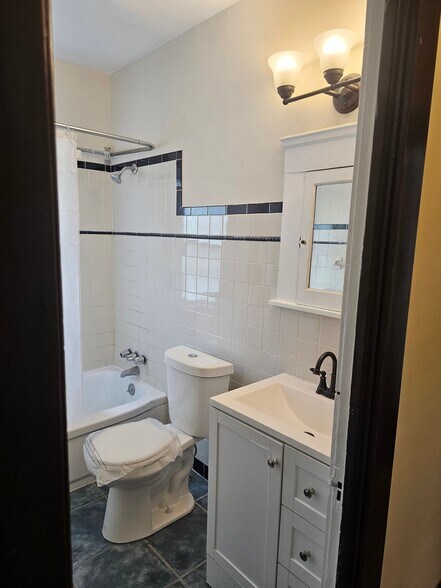 Building Photo - 2675 E 130th St