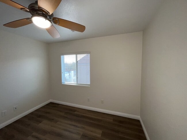 Building Photo - SPACIOUS 3-BEDROOM 2 1/2 BATH TOWNHOME IN GATED COMMUNITY