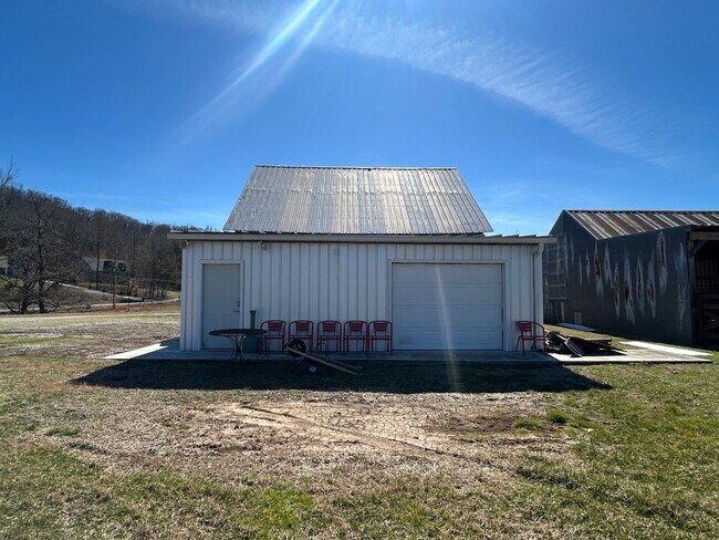 Building Photo - 2 Rental Units on 1 Property, Unique TN Co...