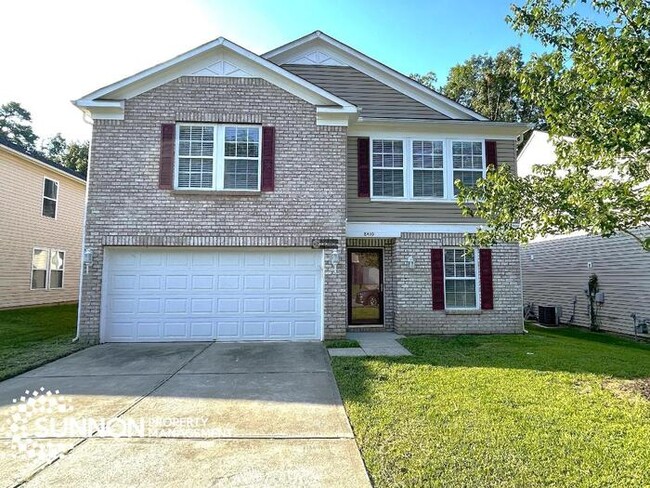 Primary Photo - Over-sized 4bd/2.5 bath home in quiet Hero...