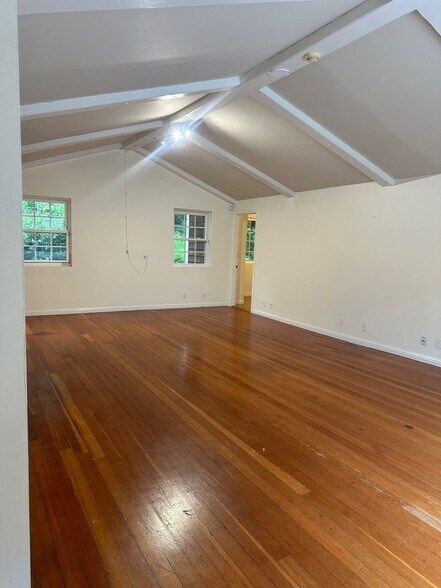 Building Photo - 16220 Greenwood Ln