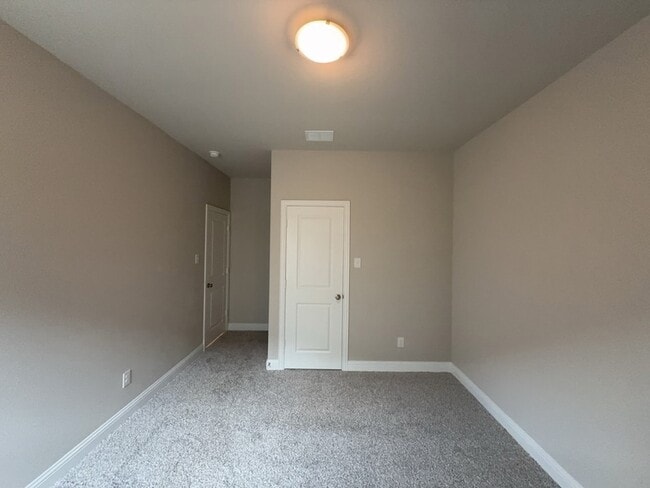 Building Photo - 612 Amenduni Ln