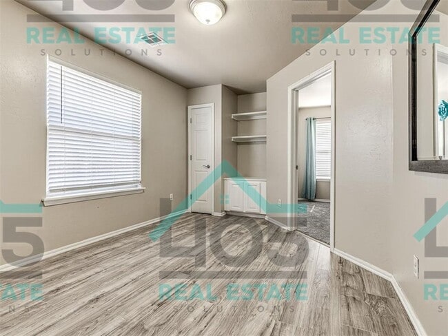 Building Photo - Amazing Rental in Choctaw