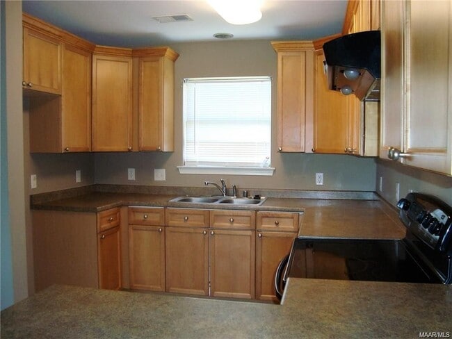 Building Photo - 6646 Ridgeview Ln