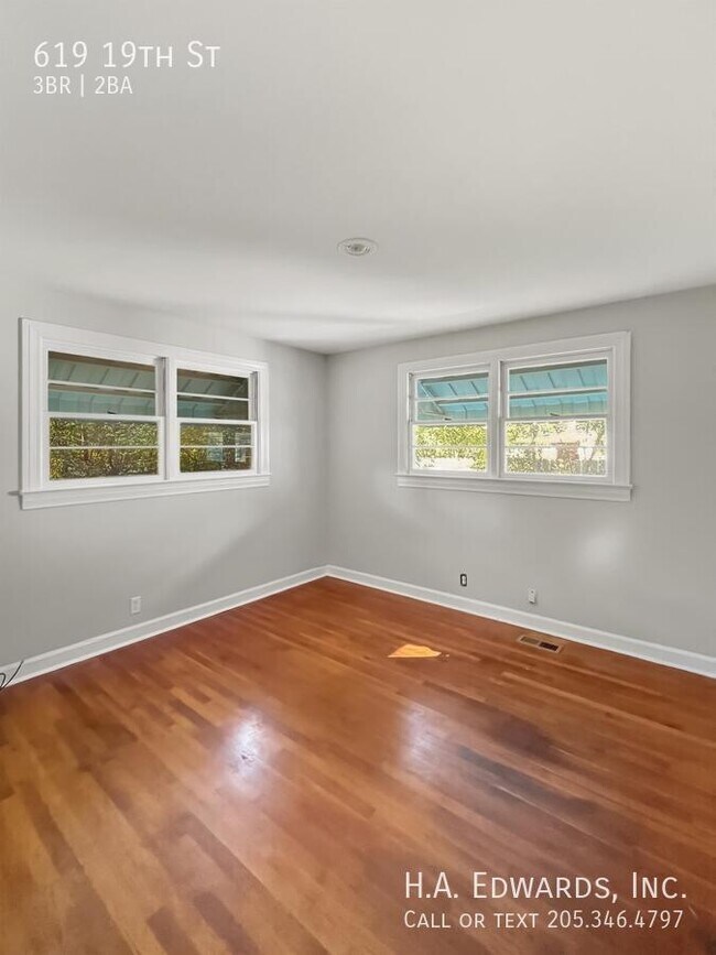 Building Photo - 619 19th St