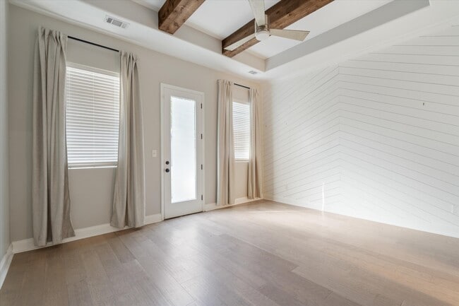 Building Photo - 385 Williford St