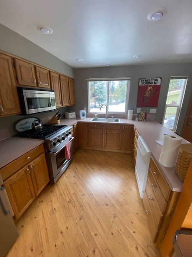 Building Photo - Yakima River Front home!