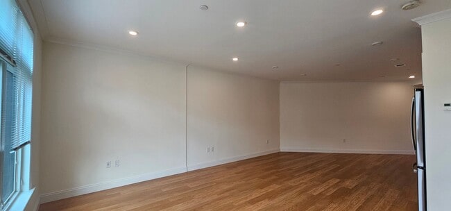 Building Photo - Chestnut Hill Luxury 1-Bed 1-Bath Apartment