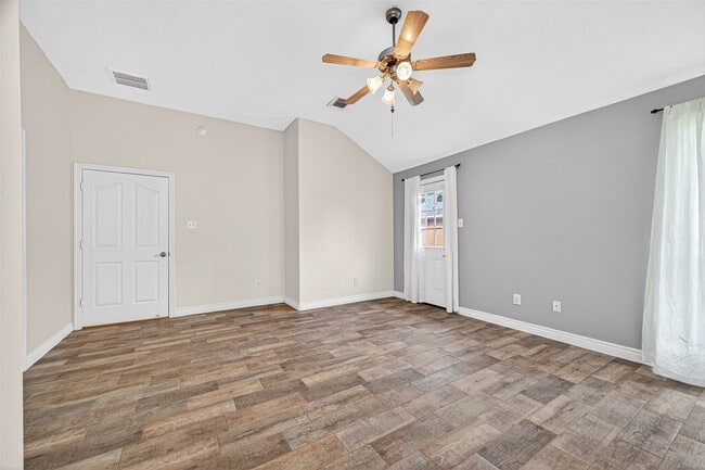 Building Photo - 23914 Glengate Dr
