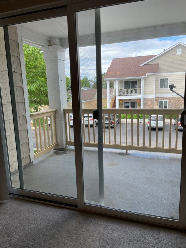 Building Photo - 2 bed/2 bath 2nd-floor condo in Lakeshores at Centerra.