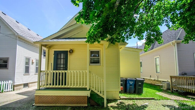 Building Photo - 610 S Ashley St