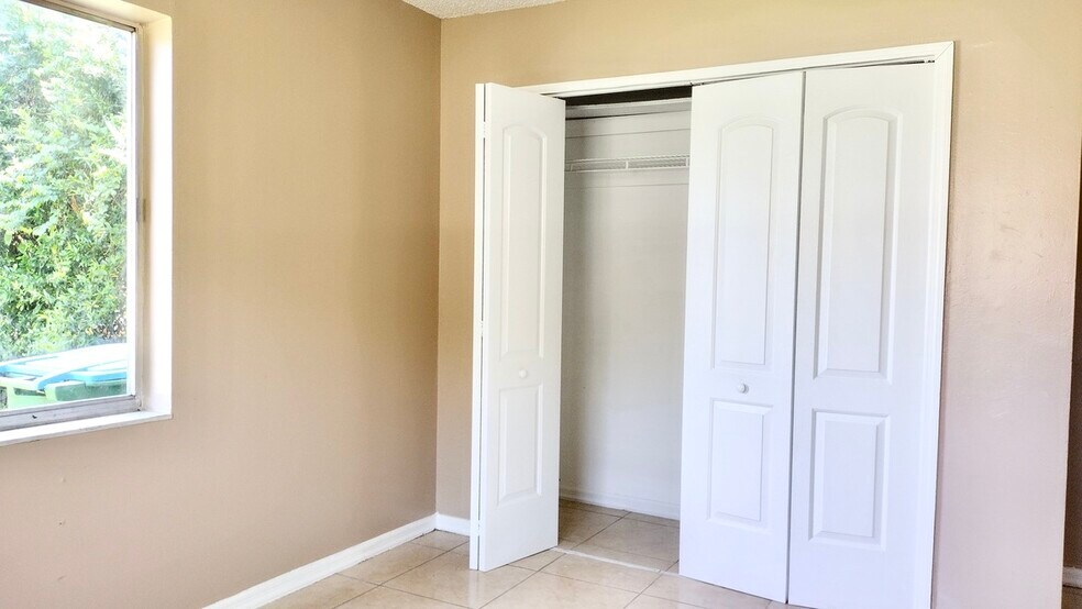 Building Photo - 1348 W Evans Cir