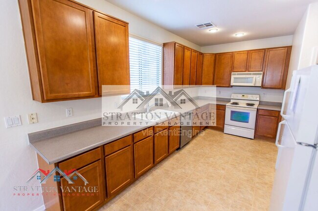 Building Photo - 1247 S Emmett Dr