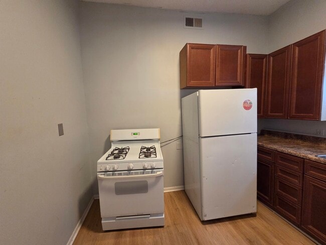 Building Photo - 993 Oakview St