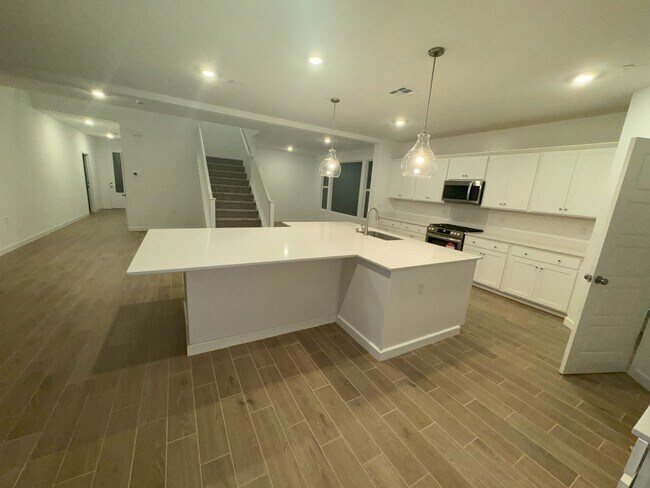 Building Photo - 1053 Traverse Dr S