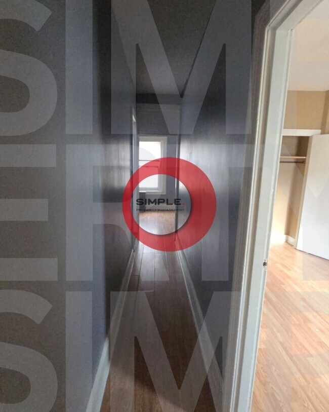 Building Photo - 4 Bedroom / 2 bathroom house