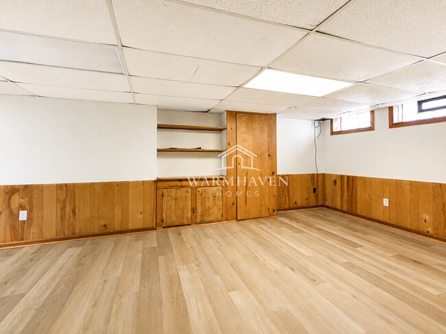 Building Photo - 640 E Lake Ave