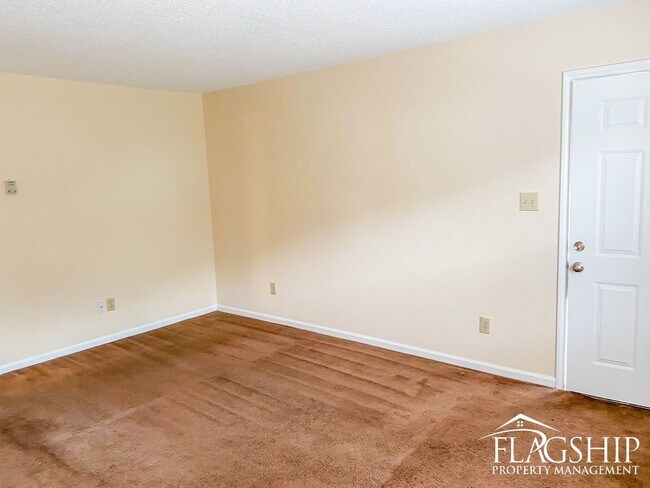 Building Photo - One Bedroom Cadwell Ct Unit