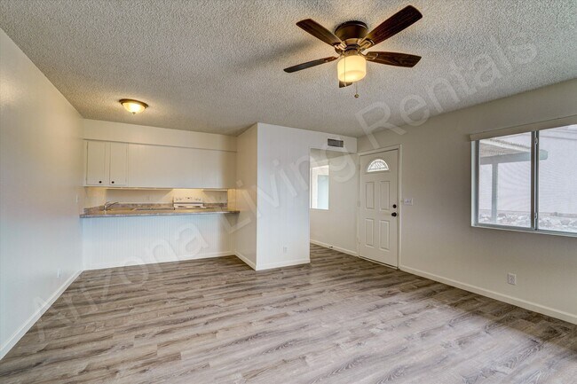 Building Photo - SAND870