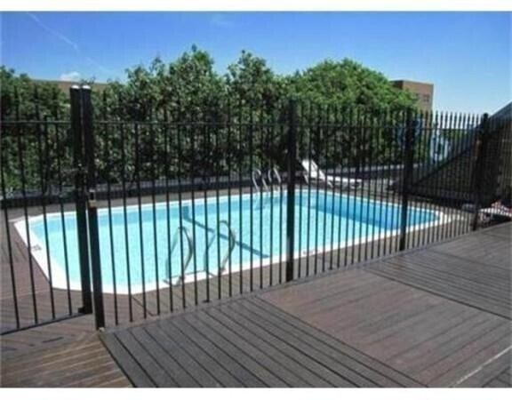 Building Photo - 125 Pleasant St