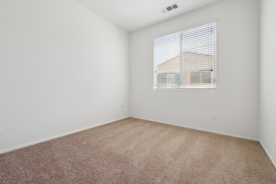 Building Photo - 141 Eureka Pl