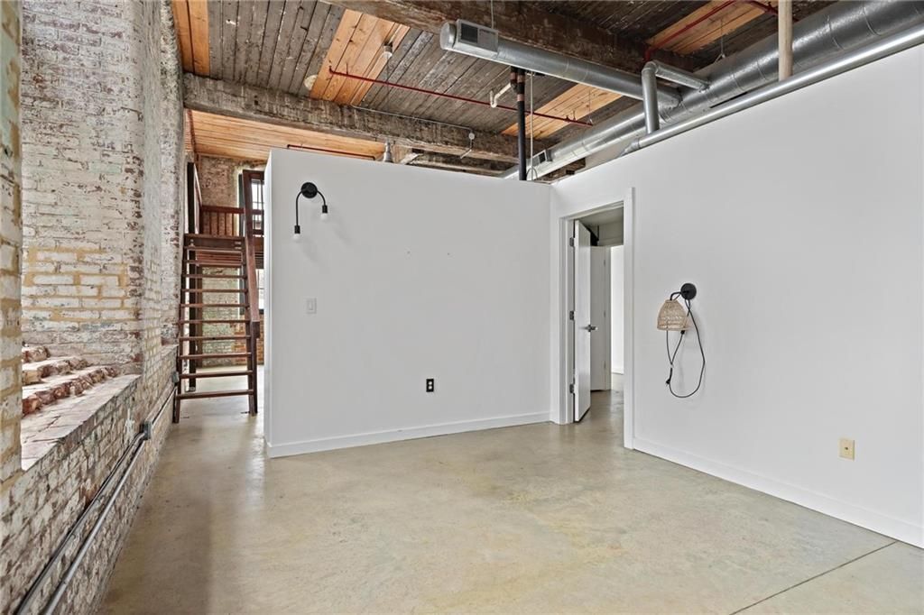 Building Photo - 170 Boulevard NE