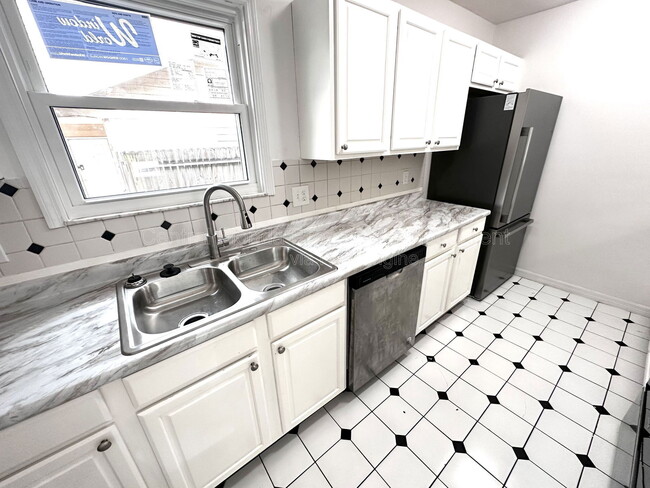 Building Photo - 501 Yellowwood Ct