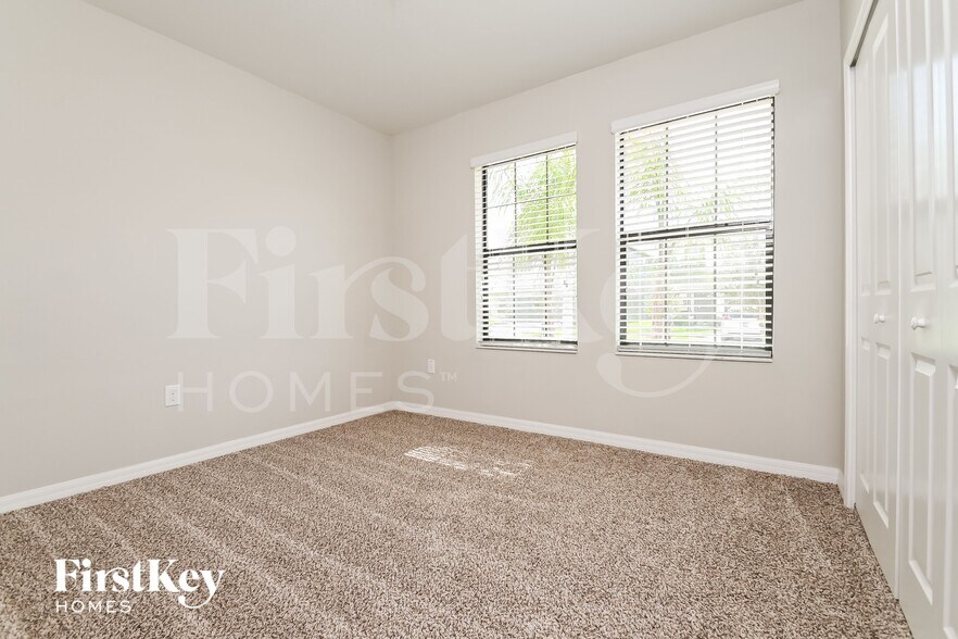 Building Photo - 14827 Crescent Rock Dr