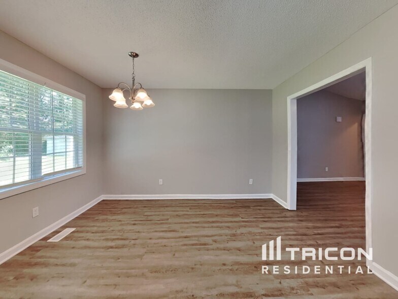 Building Photo - 2112 McKinnon Dr