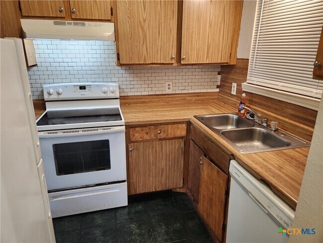 Building Photo - 908 Ticonderoga Dr