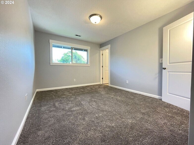 Building Photo - 7835 SE 92nd Ave