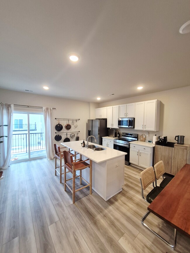 Building Photo - 4012 Pk Trl Dr