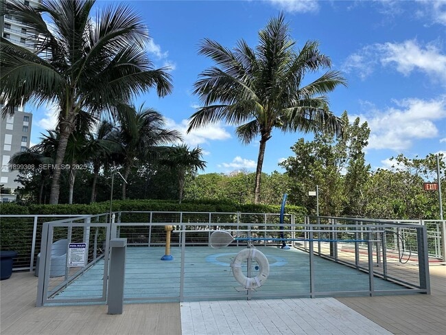 Building Photo - 16385 Biscayne Blvd