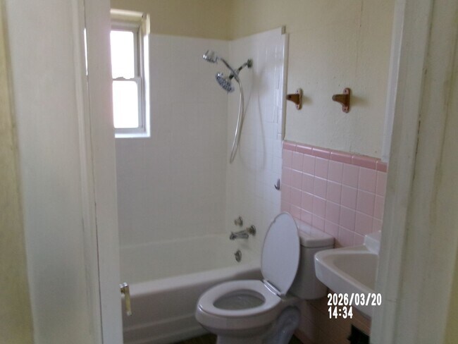 Building Photo - VERY NICE HOME IN THE RIDGECREST AREA. PETS NEGOTIABLE WITH OWNERS APPROVAL