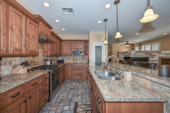 Building Photo - 41418 N Clear Crossing Rd