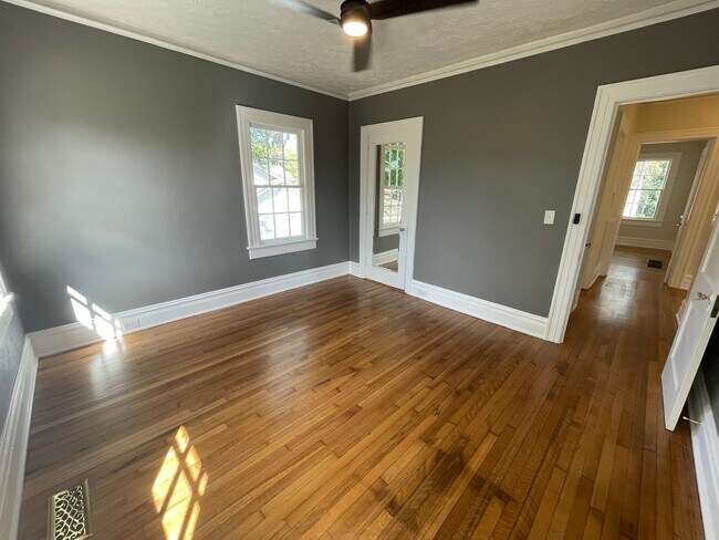 Building Photo - Updated 3/2 House in Old East Rome $1,895