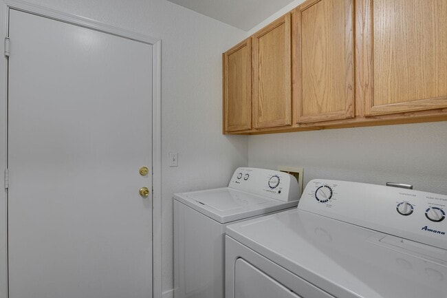 Building Photo - Charming Single-Story in Silverado Ranch!