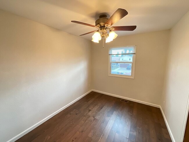 Building Photo - 3 Bedroom Home Available Near Research Pkw...