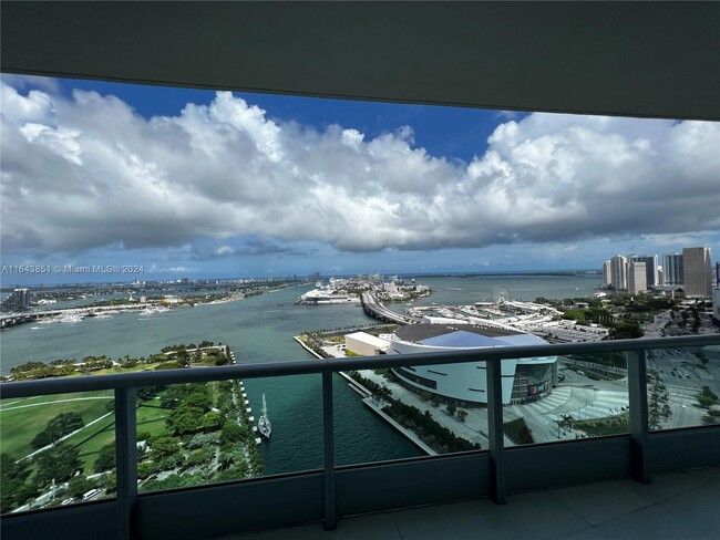 Building Photo - 900 Biscayne Blvd