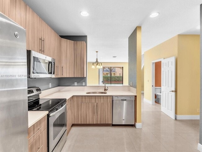 Building Photo - 3878 Tree Top Dr