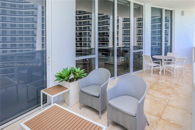 Building Photo - 15901 Collins Ave