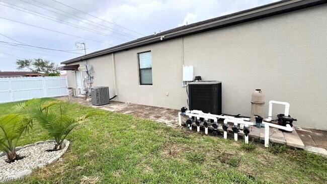 Building Photo - 304 Trafalgar Pkwy