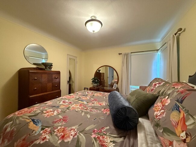 Building Photo - Great Seabright area 2/1 Fully Furnished Home