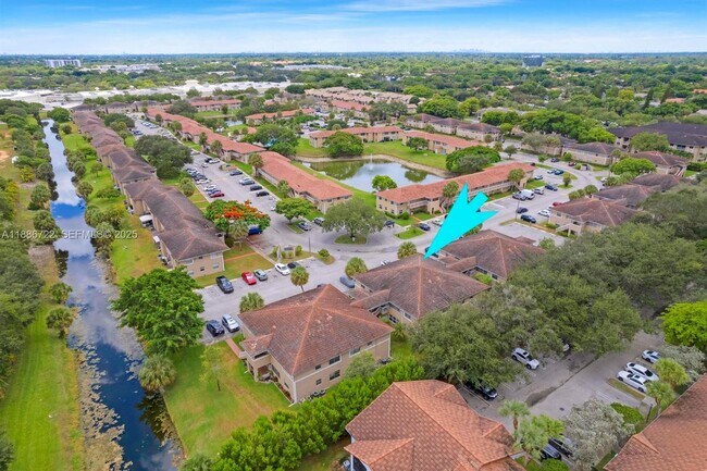 Building Photo - 1018 Twin Lakes Dr