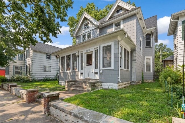Building Photo - 1313 Avon St
