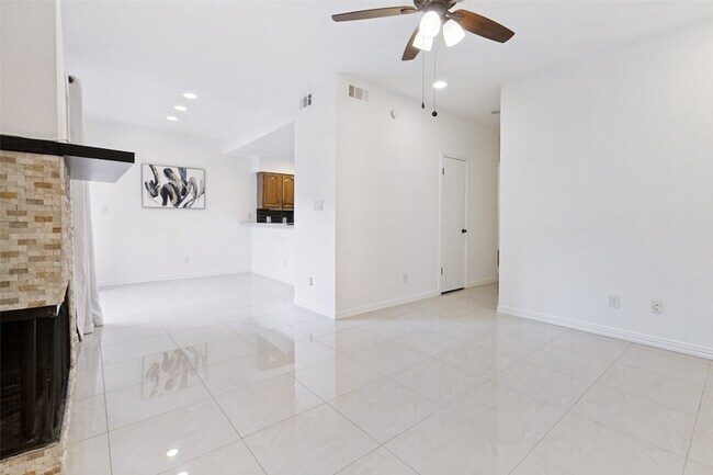 Building Photo - 5100 Verde Valley Ln