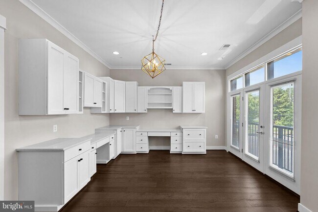Building Photo - 204 Railbender Alley SE