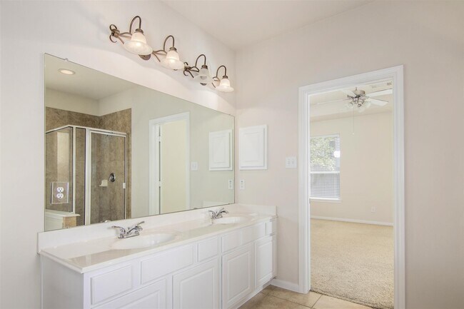 Building Photo - 25609 Tiverton Forest Ct